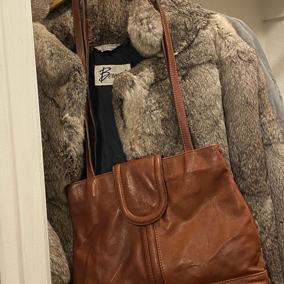 Vera Pella hand bag . Italian pLeather clean inside and outside . Barely used. - Picture 8 of 13